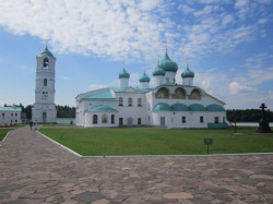 elena kirpu 
Свято-Троицкий Александра Свирского мужской монастырь. 
2012-02-06 18:12:17