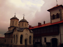 Mitrut Popoiu 
Arnota Monastery 
2012-02-15 23:24:34