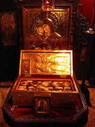 Mitrut Popoiu 
Saint Relics at the Monastery of Arnota 
2012-02-18 10:37:40