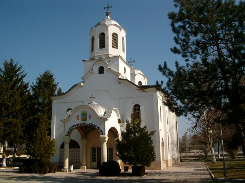 храм "Св. Георги" в Луковит