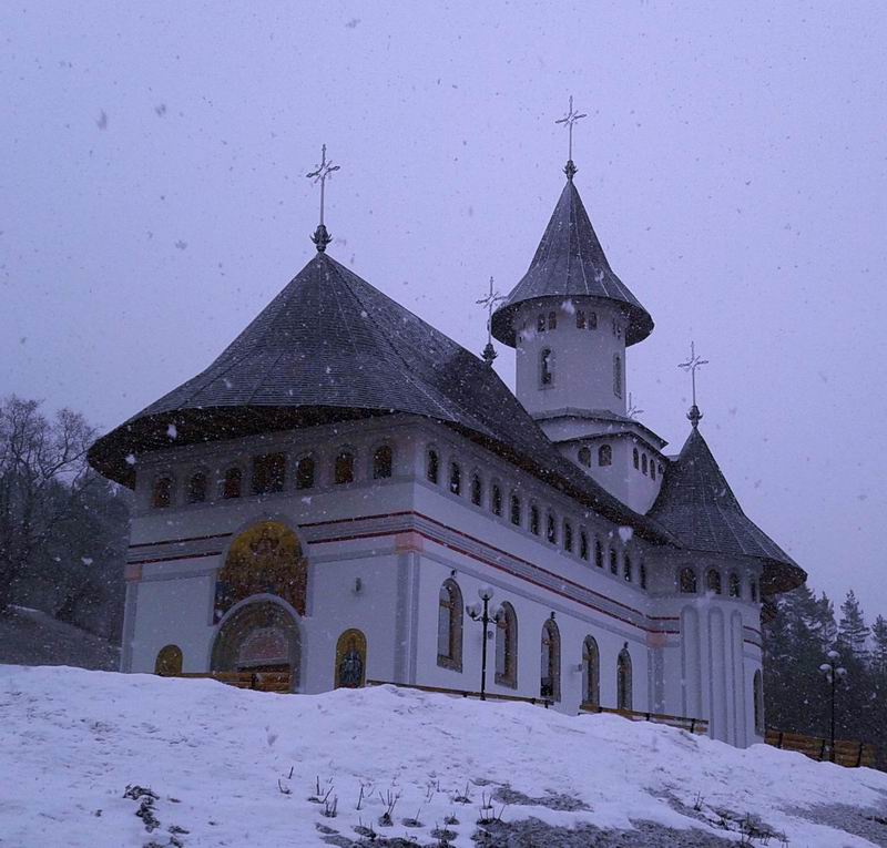 Snow at Pângăraţi Monastery