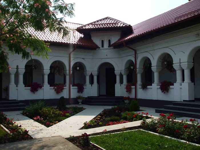 Manastirea Ghighiu- chiliile maicilor