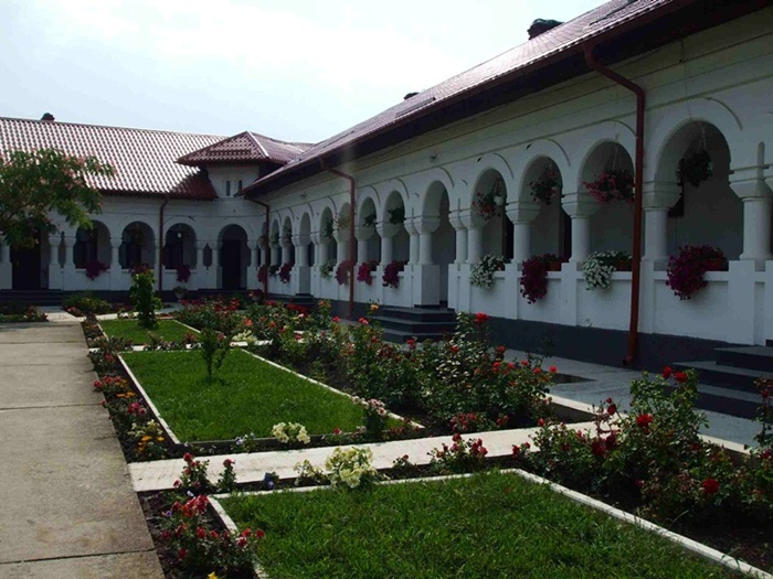 La Manastirea Ghighiu