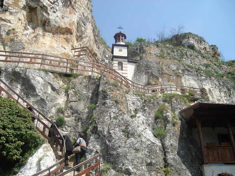Mânăstirea de piatră Sf. Dimitrie Basarabov, Bulgaria.