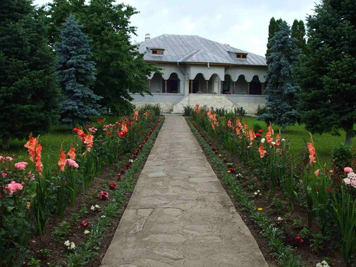 La Manastirea Zamfira