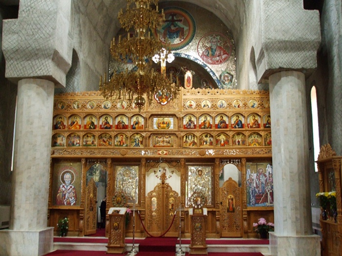 Altar- Manastirea Caraiman