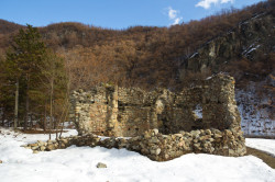 dmi96 
Ruinele vechii biserici ale Manastirii Visina 
2012-03-04 15:46:15