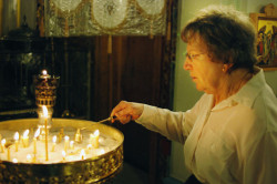 MikaV 
Turning off candles 
2012-03-07 13:17:24