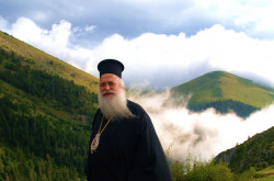 paulos4205 
The Metropolitan of Veria and Naoussa Campania 
98 
2012-03-08 12:07:34