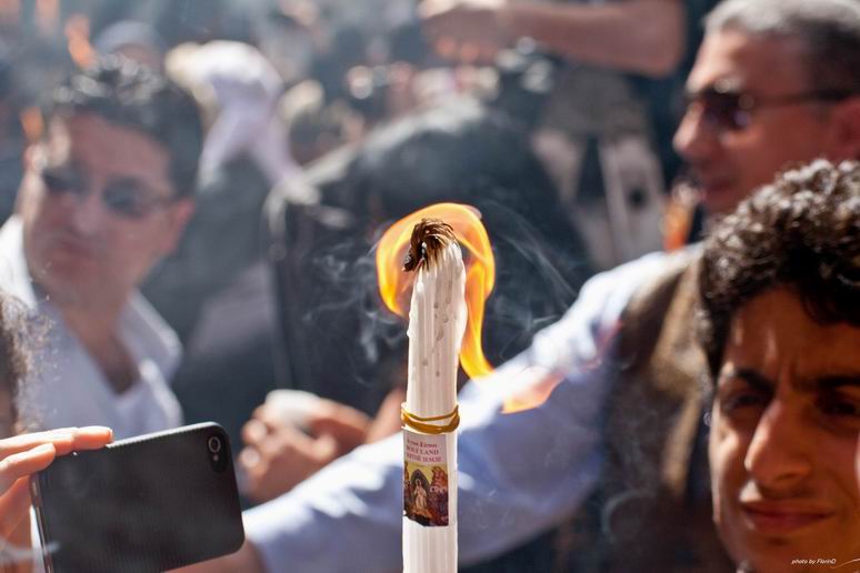 Veniti de luati Lumina.Holy Light Jerusalem today  14 apr 2012