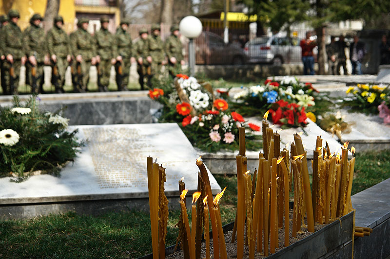 Парастос погинулим српским војницима на Косову и Метохији 1999. године