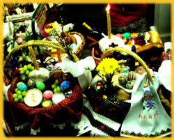 Alexsi 
Far from their Old world roots the trdition of Easter Baskets blossoms in America  
2012-04-17 04:23:51