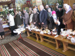 tomekl115 
Освящение Пасхи 2012 год 
2012-04-27 19:22:20