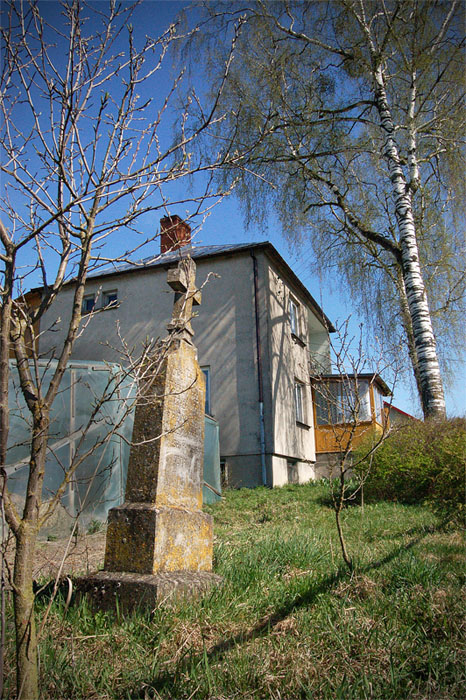 Krzyż przydomowy.