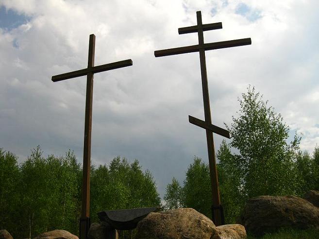 Razem - krzyże nad zalewem w Ozieranach