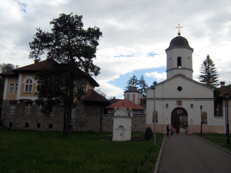 Улаз у манастир Раковица