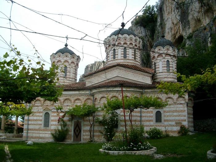 Патриаршески манастир "Св. Троица" край Велико Търново