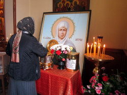 elena kirpu 
Ковчег с частицей мощей блж. Матроны в Кондопоге 
2012-05-06 09:22:57