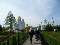 Klava 
Дивеево.Святая Канавка. 
2012-05-26 14:50:00