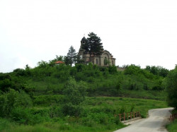 Nikolay_BG 
Църквата в село Сенник, Стара планина 
2012-05-27 10:36:54