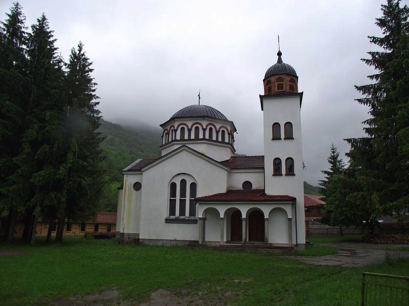 храм "Света Богородица" в с.Черни Вит, общ.Тетевен