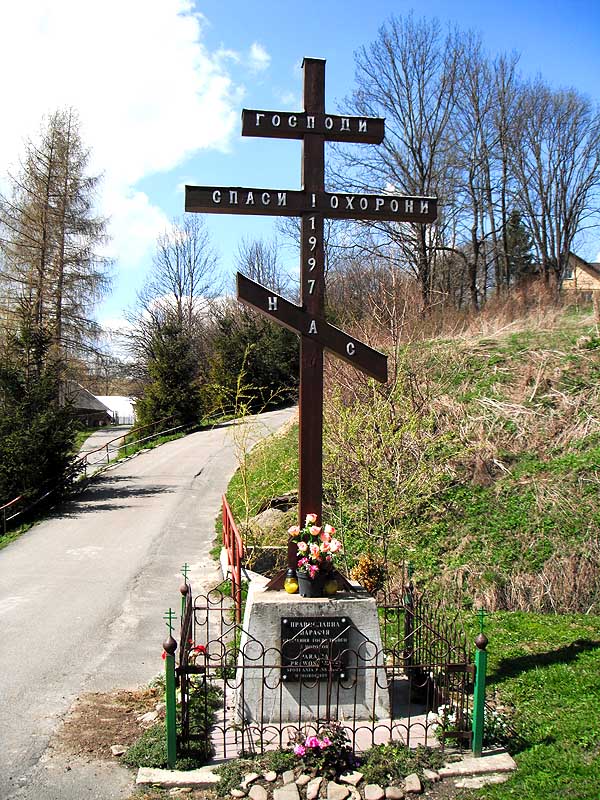 Krzyż przy drodze