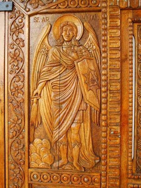 Sfantul Arhanghel Mihail-sculptura in lemn