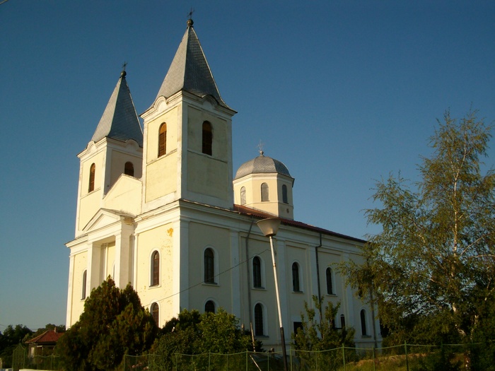 храм "Св. Троица" в с. Капитановци, Видинско