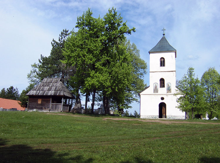 Храм Св.Ап.Петра и Павла у селу Сирогојно, Златибор изграђен 1761.год.