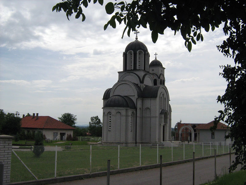 Храм Сабор Срба Светитеља у селу Степојевац,освештан 1996.год. 