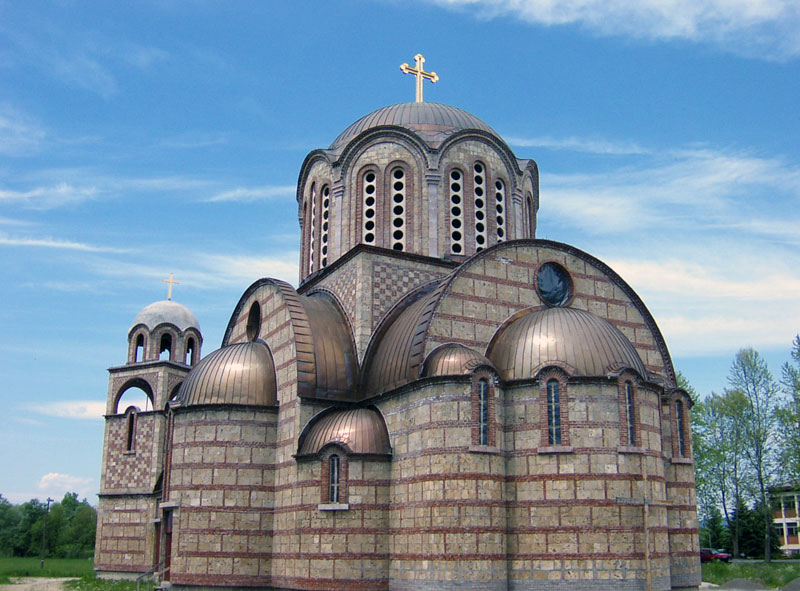Храм Св.Три Јерарха,Пожега изграђен 2006.год.епархија Жичка