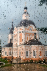 Lana988 
Успенский храм под дождем. 
2012-06-16 12:59:00