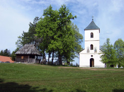 Nesko 
Храм Св.Ап.Петра и Павла у селу Сирогојно, Златибор изграђен 1761.год. 
2012-06-27 10:25:59