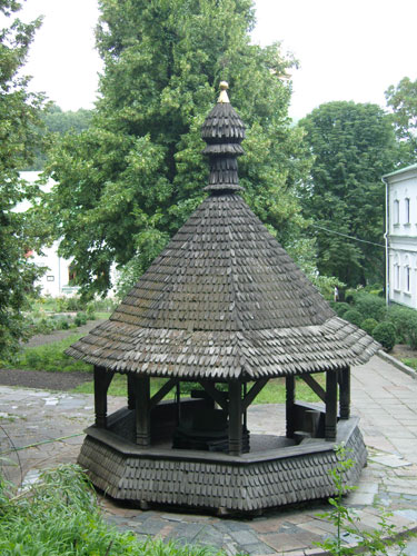 Монастирська криниця