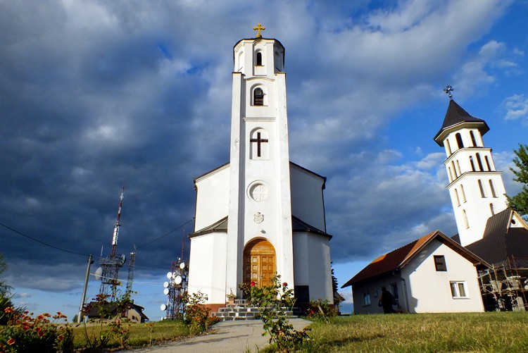 Manastir Duga njiva kod Modrice,Republika Srpska (stara crkva )
