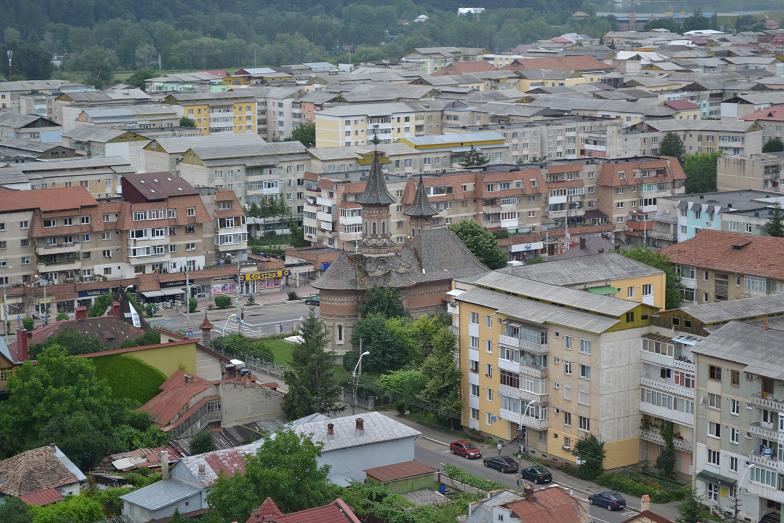 BISERICA DINTRE BLOCURI