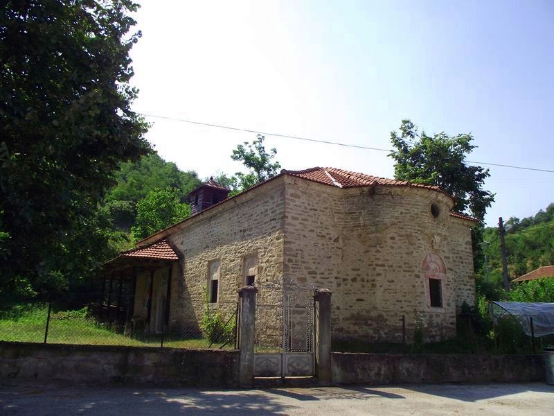 Църквата в село Райковци
