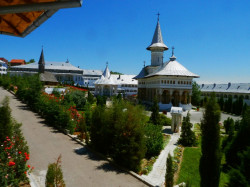 PALADA 
Dupa Sfanta Liturghie, la manastirea Sfanta Cruce Oradea. 
2012-07-01 18:26:19