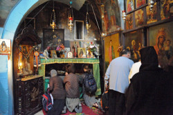 ATG 
Inchinare la moastele Sf. Ioan Iacob Hozevitul 
2012-07-15 11:54:03