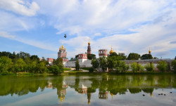 Irina_Dmitrieva 
Пруд у Новодевичьего монастря 
2012-07-17 18:30:56