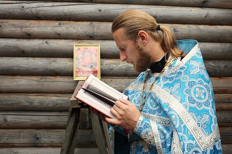 Первый молебен