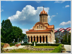 Florina 
Catedrala Arhiepiscopala din Targoviste 
114 
2012-08-01 09:24:13