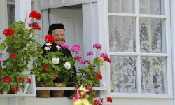 Flavius 
Bucurati-va pururea; rugati-va neincetat! / Rejoice always; pray unceasingly! 
2012-08-10 23:03:57