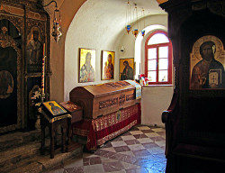 VladiN 
Raka with the right hands of Joann the Baptist and Peter of Cetinje  
81 
2012-08-12 16:02:46