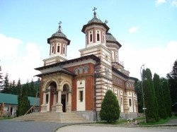 Wyoryka 
Manastirea Sinaia, Romania 
2012-08-18 11:28:35