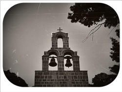 bozur 
Звоник са цркве светог апостола Томе 
2012-08-21 20:35:56