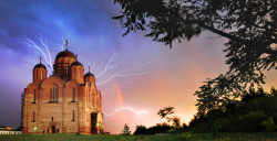 sobor.by 
Молния и радуга 
2012-08-22 19:42:43