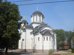 Nesko 
Храм Преображења Господњег Пашино брдо Београд 
2012-08-31 23:49:23