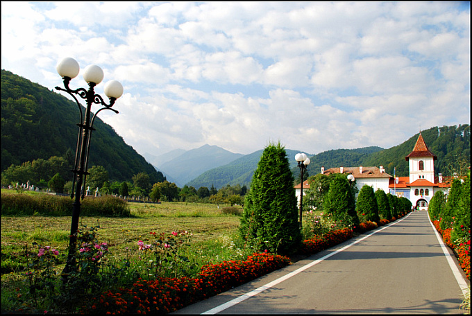 Spre Mănăstirea Brâncoveanu, Sâmbăta de Sus