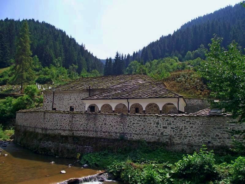 храм "Успение на Пресвета Богородица" - с. Широка Лъка